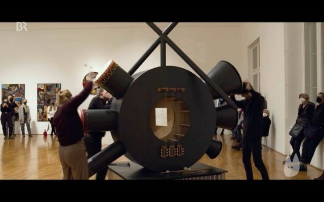 Shout out  #capriccio 
#nevinaladag 
#villastuckmünchen 
#neueskollektivmünchen 
#bayerischerrundfunk 
#klangkunst
#performer 
#weplaythemonster