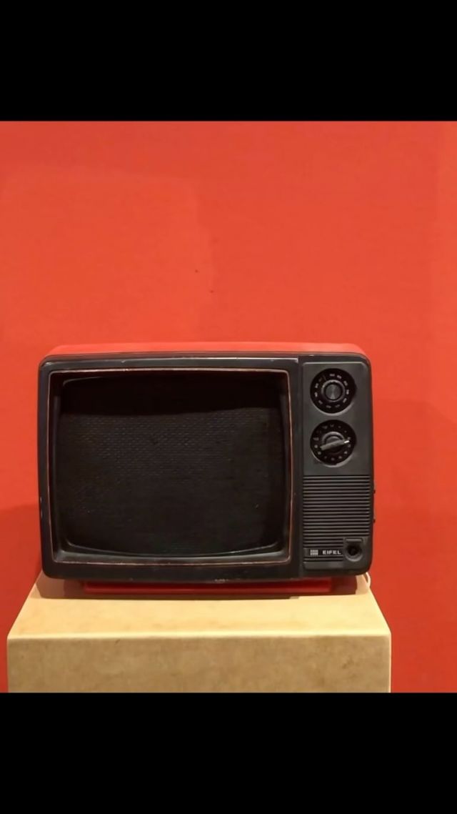 Installation and Performance of STONES INSIDE OUTSIDE at Stadtmuseum München, KOLLABS - Musikbaustelle.  Long cables across the room. Cables create connection.
From the secret room, the sound of chickens echoes.
Along the columns, the walls can speak, the inner world finds its way out.  What do the stones say? And what says the voice?
Sound stretching across the room, counterpoints of distance.  Far beyond what two ears can grasp. Somewhere, in between, we are searching.  The 12-channel sound installation was created with stones, the visitors, participation of the security staff, recordings from a bathroom window and during my workshop.  STONES INSIDE OUTSIDE 
was performed live with Christoph Reiserer on synthesizer and Pete Dowling on FX and multichannel setup.