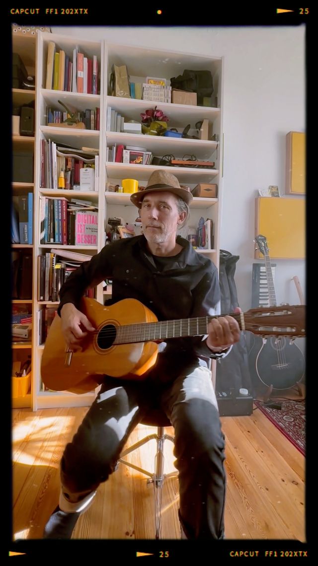 BE TRUE  #song #audiovisual #aimusic #3d #blues  No matter where you are
life is strong 
some happiness out there  i see the world through your eyes
when you touch my soul
I´m not alone anymore  Be true, be unique, be in your heart.
Come on, dance on the waves of love.  Dance on the waves of love …
with me - mmmmh  Video Operator: David von Rechenberg
Lyrics: Friedemann von Rechenberg
Music: Suno AI